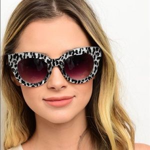NEW CLASSY SUNGLASSES 3 DIFFERENT COLORS